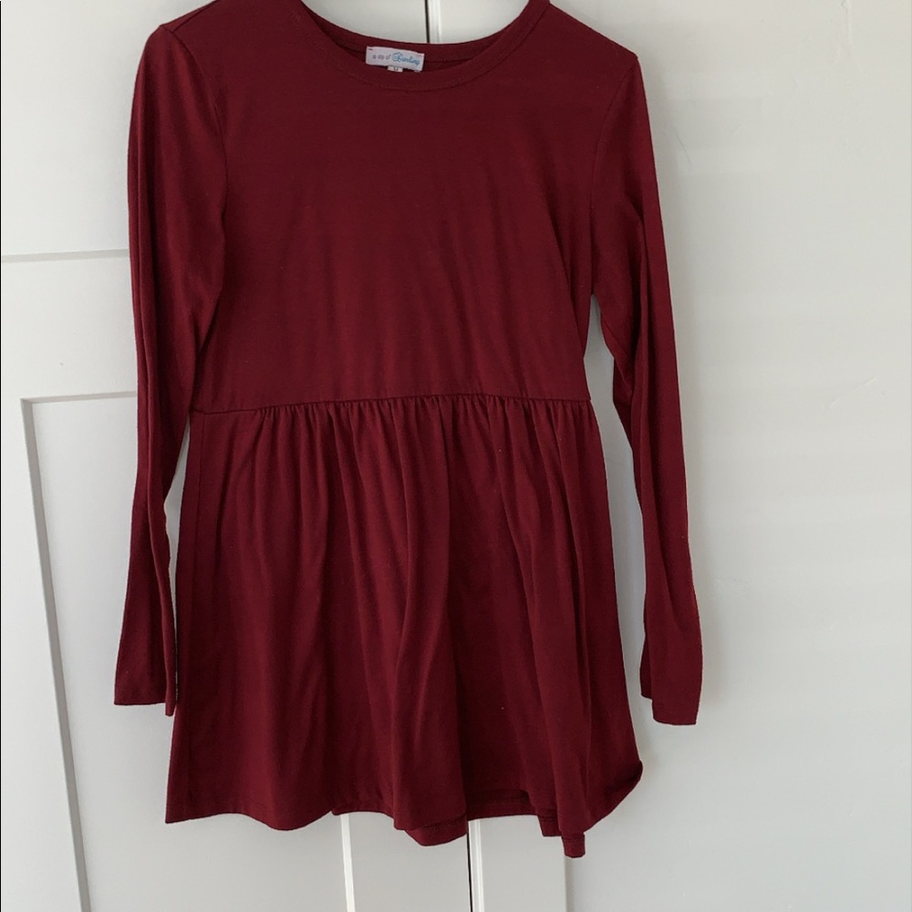 Super cute maroon top. Medium